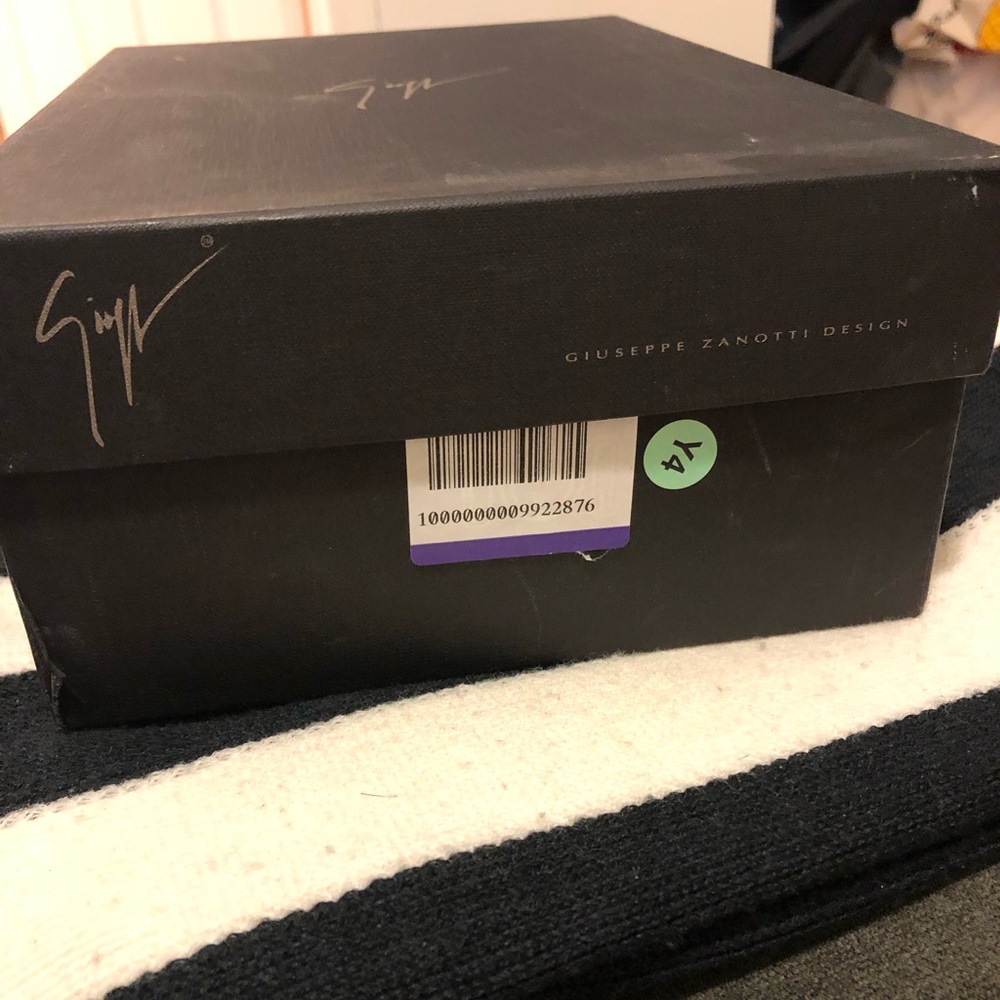 Giuseppe Zanotti- size 10 black suede - Picture 2 of 8